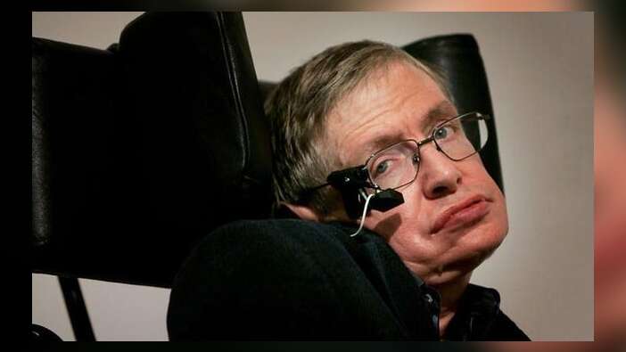 Stephen Hawking hayatını kaybetti!