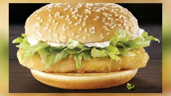 Tavuk burgerin içinden örümcek çıktı!