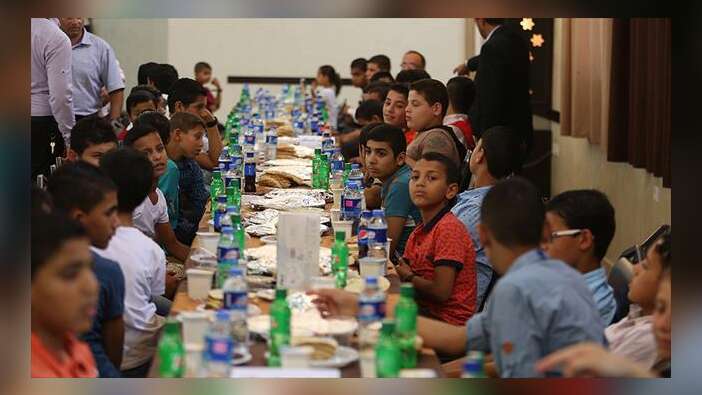Türk Kızılayı'ndan örnek davranış! Gazze'de 120 yetime iftar