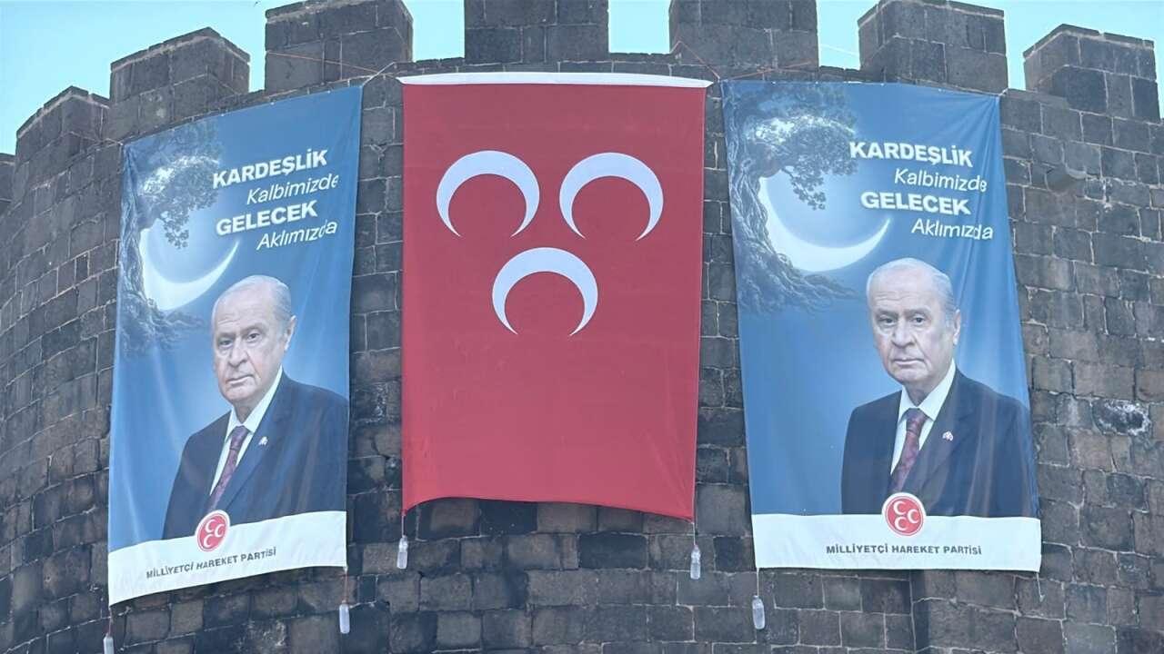 devlet-bahceli-diyarbakir-pankart