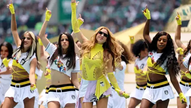 shakira1-499615-jpg