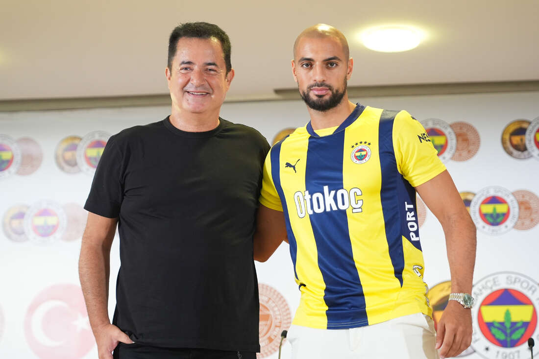 aa-20240831-35529080-35529073-fenerbahcede-yeni-transfer-sofyan-amrabat-icin-imza-toreni-duzenlendi