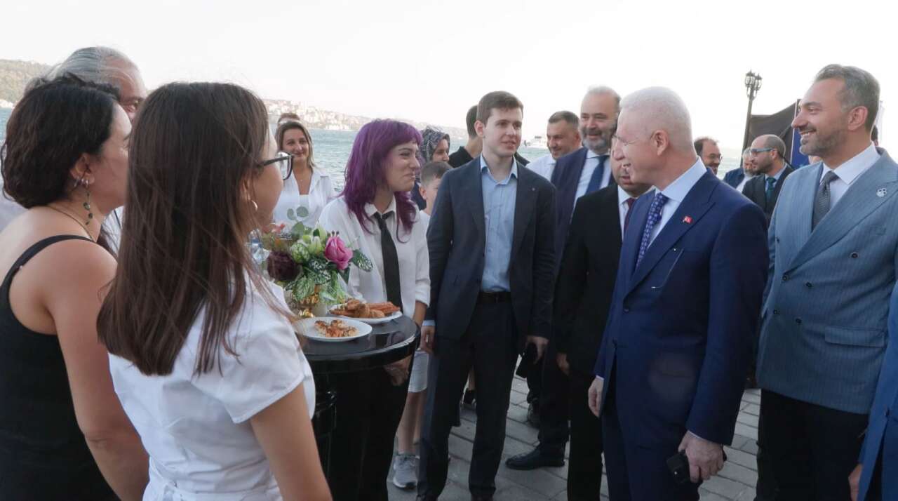 yks-sampiyonlarina-togg-hediyesi