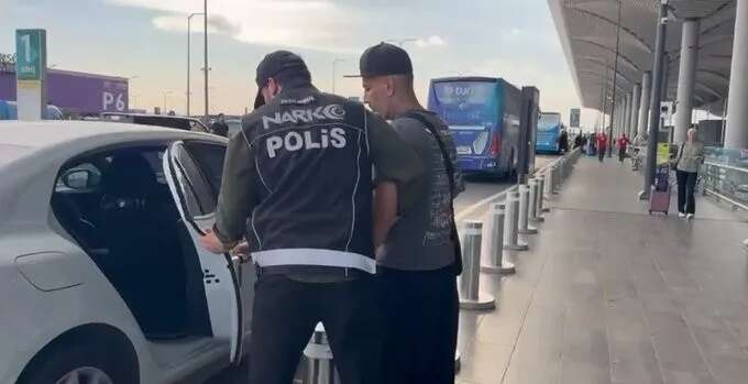0x0-manifestin-kurucusu-tolga-akisa-gozalti-suclamalar-kara-para-mustehcenlik-uyusturucu-1787844582969