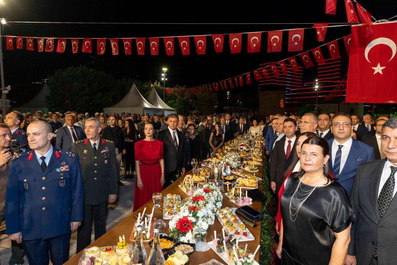 cemil-tugay-izmir-buyuksehir-belediyesi-9-eylul-resepsiyonu