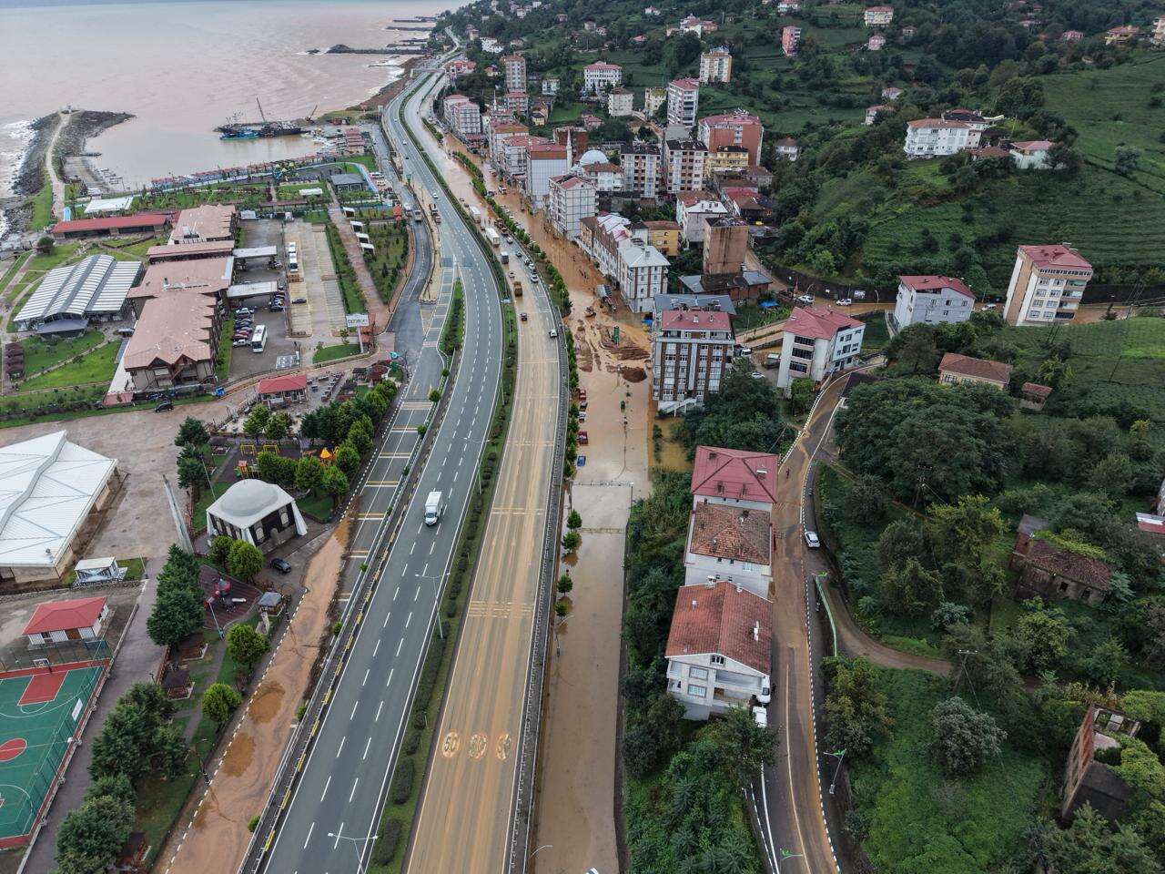 rize-sel-ve-heyelan-iyidere-pazar