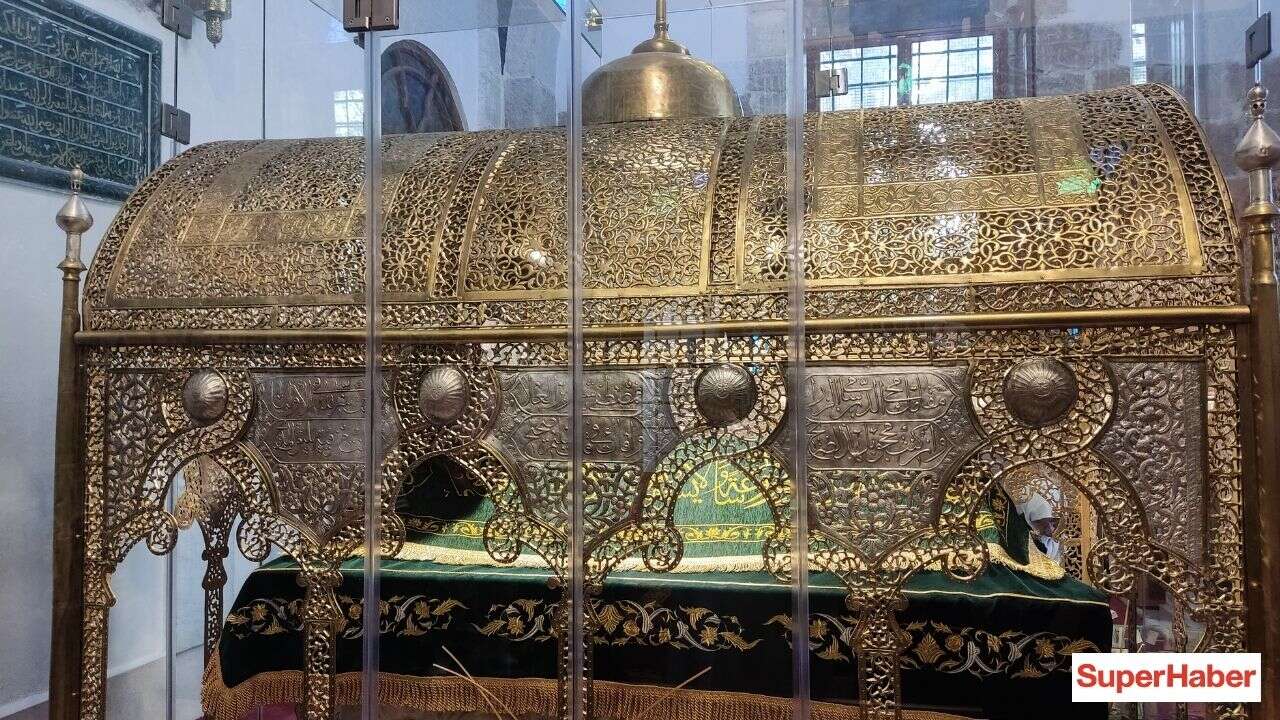 muhyiddin-ibn-arabi-mezari