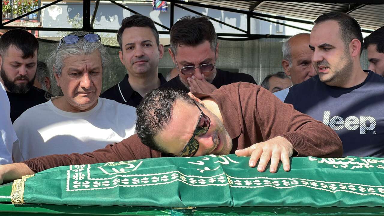 atilla-tas-kizi-sezen-tas-cenaze