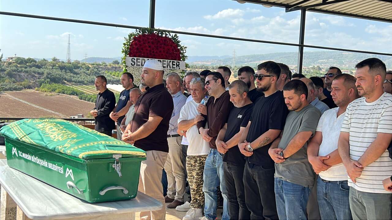 atilla-tas-kizi-sezen-tas-cenaze