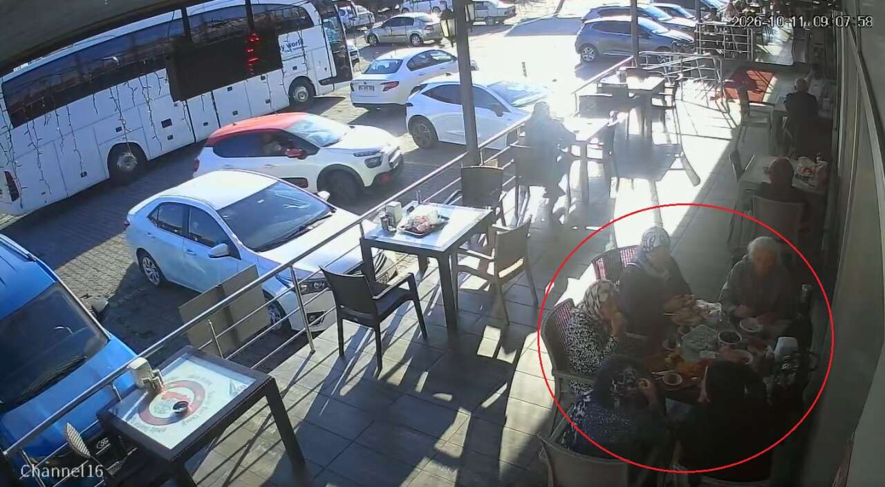 manisada-11-kisinin-oldugu-tur-otobusu-kazasindan-onceki-mola-goruntuleri