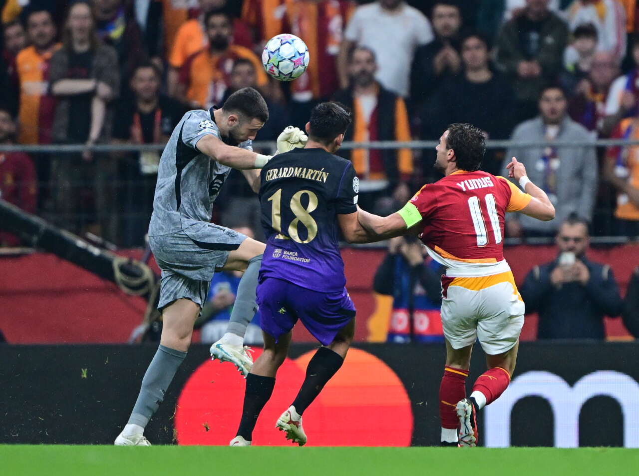 aa-20261013-42745189-42745183-galatasaray-barcelona