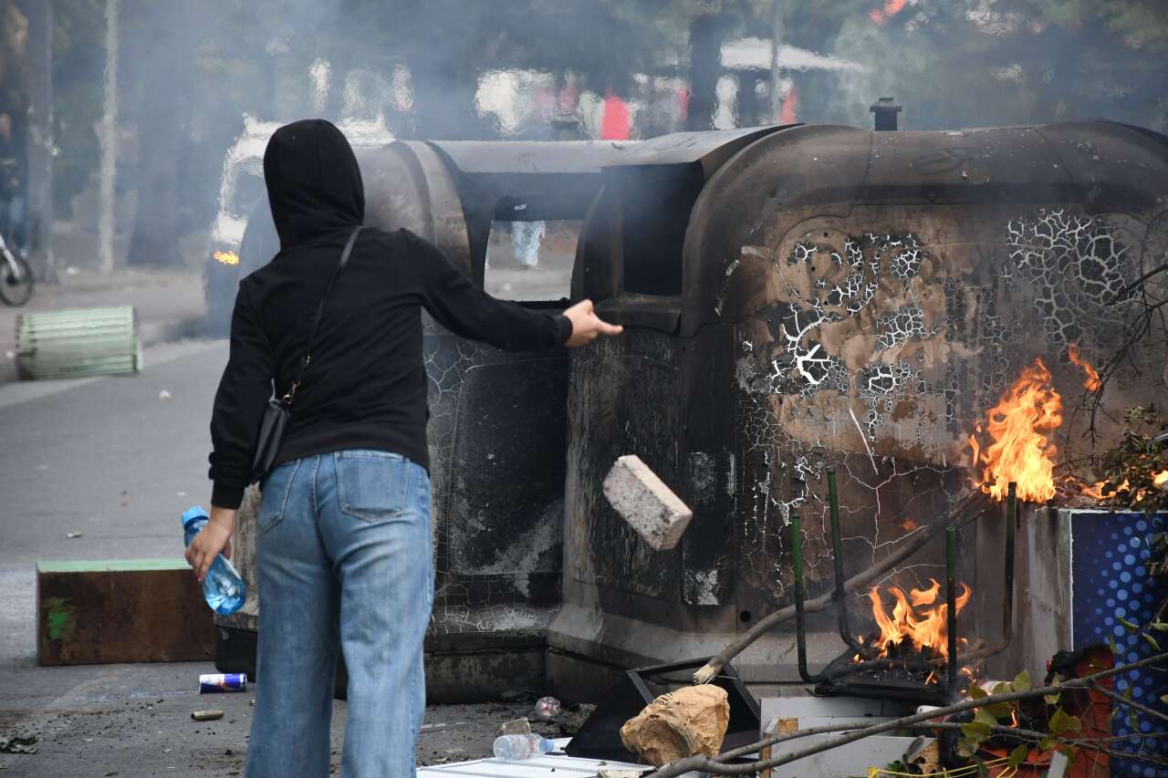 arnavutluk-protesto-gosterileri