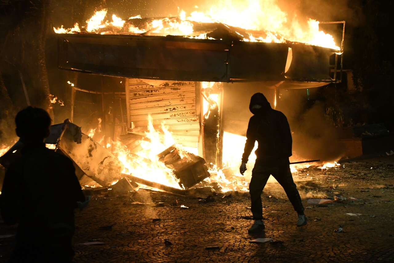 arnavutluk-protesto-gosterileri