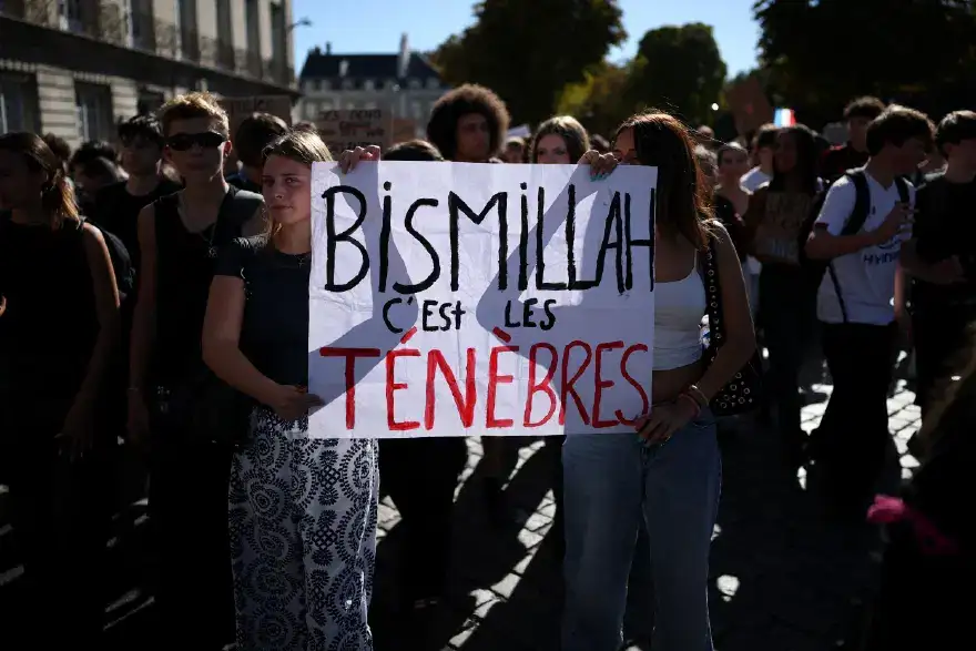 2026-10-15t145042z-1345450190-rc2n3oad9lr4-rtrmadp-3-france-protest-121104
