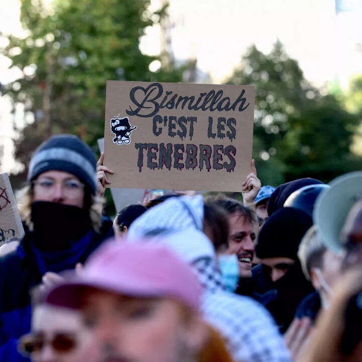 fransayi-sallayan-slogan-bismillah-cest-les-tenebres-9bol